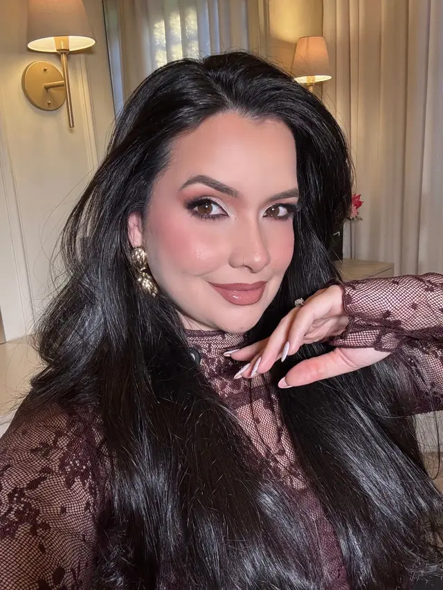 Thaila Mendes maquiada